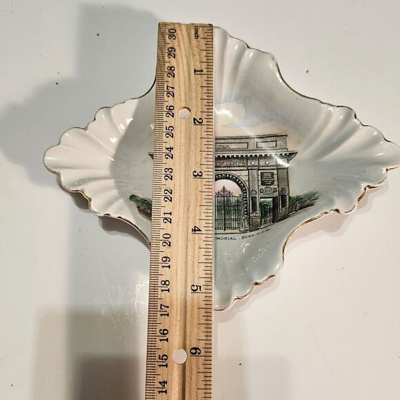 Vtg Shelley Bone China Pin  Dish Soldiers Memorial in Bega NSW Australia - Picture 8 of 9